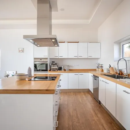 Βίλα Arizona - 3-bedroom House By The Sea *