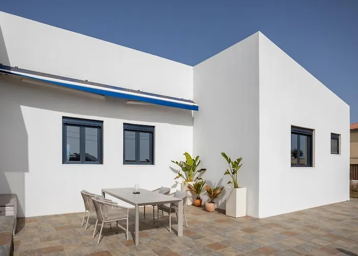 Villa Arizona - 3-bedroom House By The Sea *