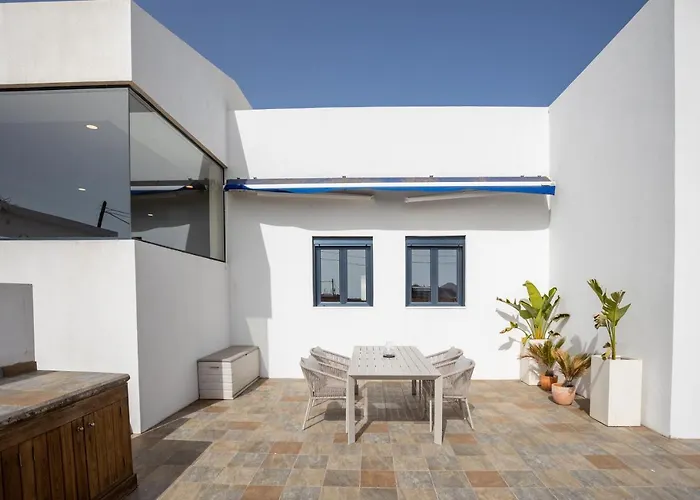 Villa Arizona - 3-bedroom House By The Sea